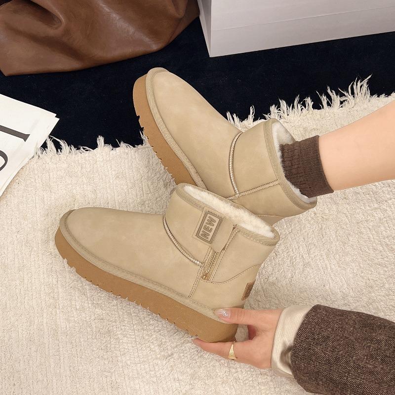 Winter snow boots women's flat-bottomed short tube, piled and thickened waterproof and warm fur integrated women's shoes