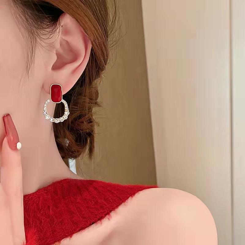 2023 Новые серьги с геометрическим дизайном Minors Design Sense в стиле ретро, европейские французские серьги, украшения в виде колец, универсальные, темпераментные сетчатые красные серьги для женщин