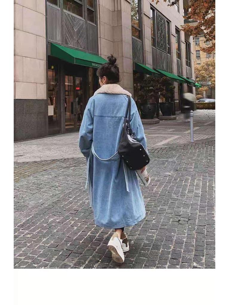 Женская джинсовая парка средней длины с шерстью ягненка (Зимняя коллекция 2025)