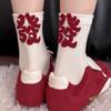 Китайский стиль Нового года Красные носки Год Лошади Носки до середины икры Милая лошадь Красные носки Уличная мода