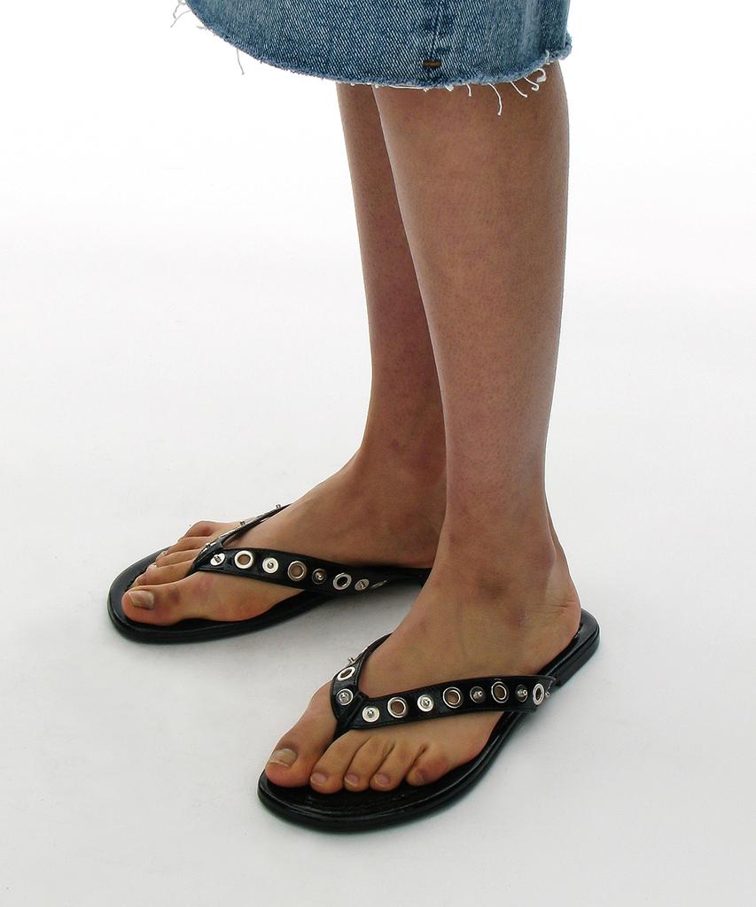Partimento Women Studded Pointed Flip Flops_Black