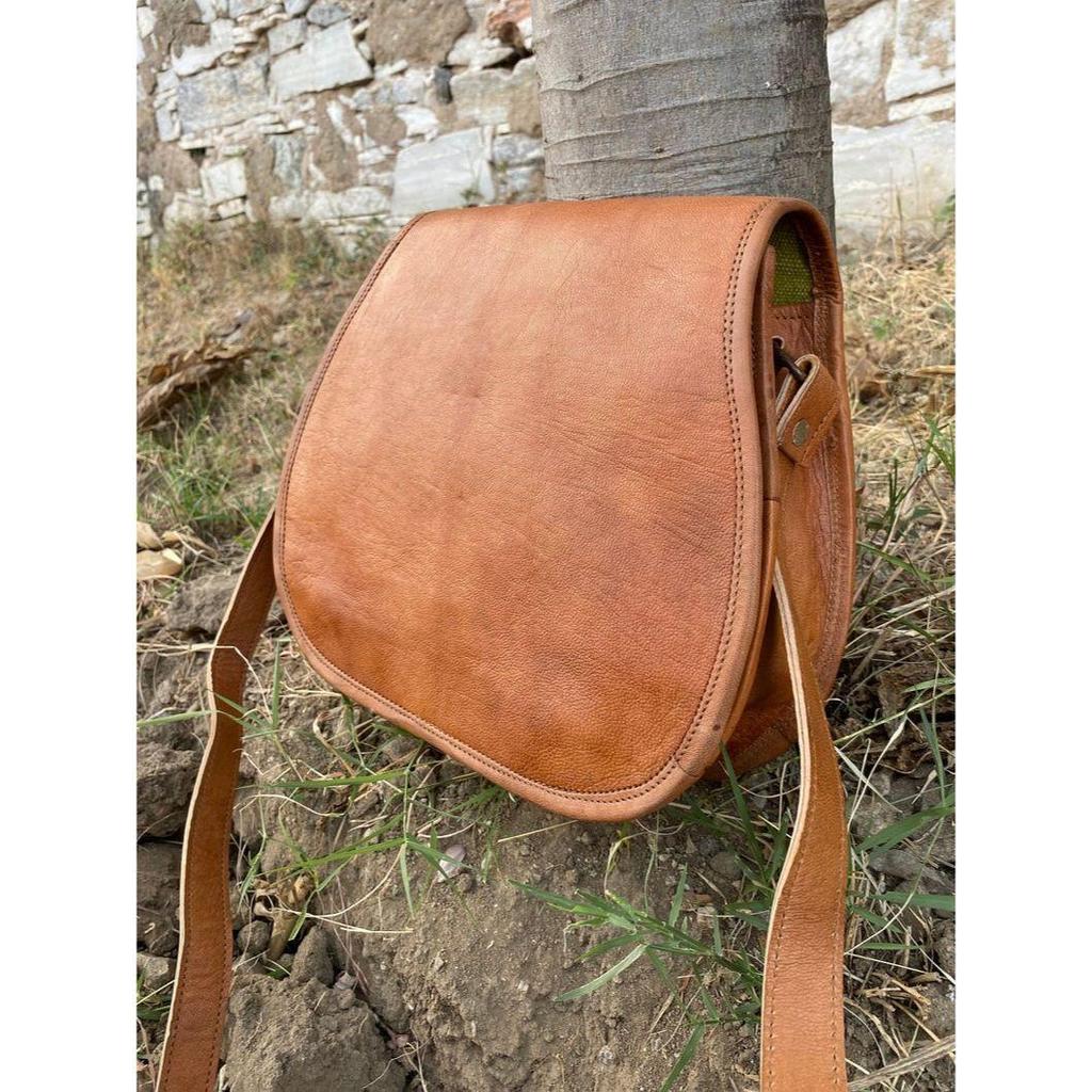 Handmade Leather Saddle Bag: Crossbody Purse with Adjustable Strap