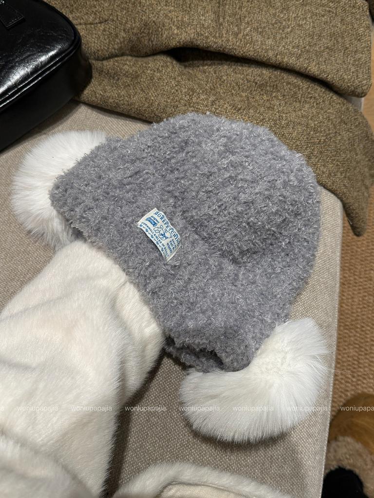 Plush knitted hat for women, thickened and warm in winter, cold-proof ear protection hat in winter, showing a small face, wool hat, cute ear bag hat