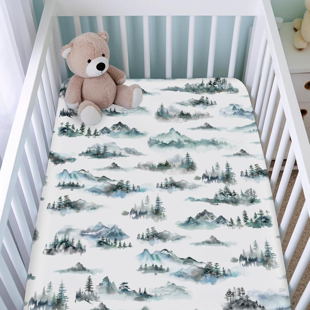 Акварельный рисунок туманного леса, приталенные простыни для детской кроватки для девочки, мальчика - 52"x28" Лесной горный туманный наматрасник для детской кроватки - Мягкий дышащий детский
