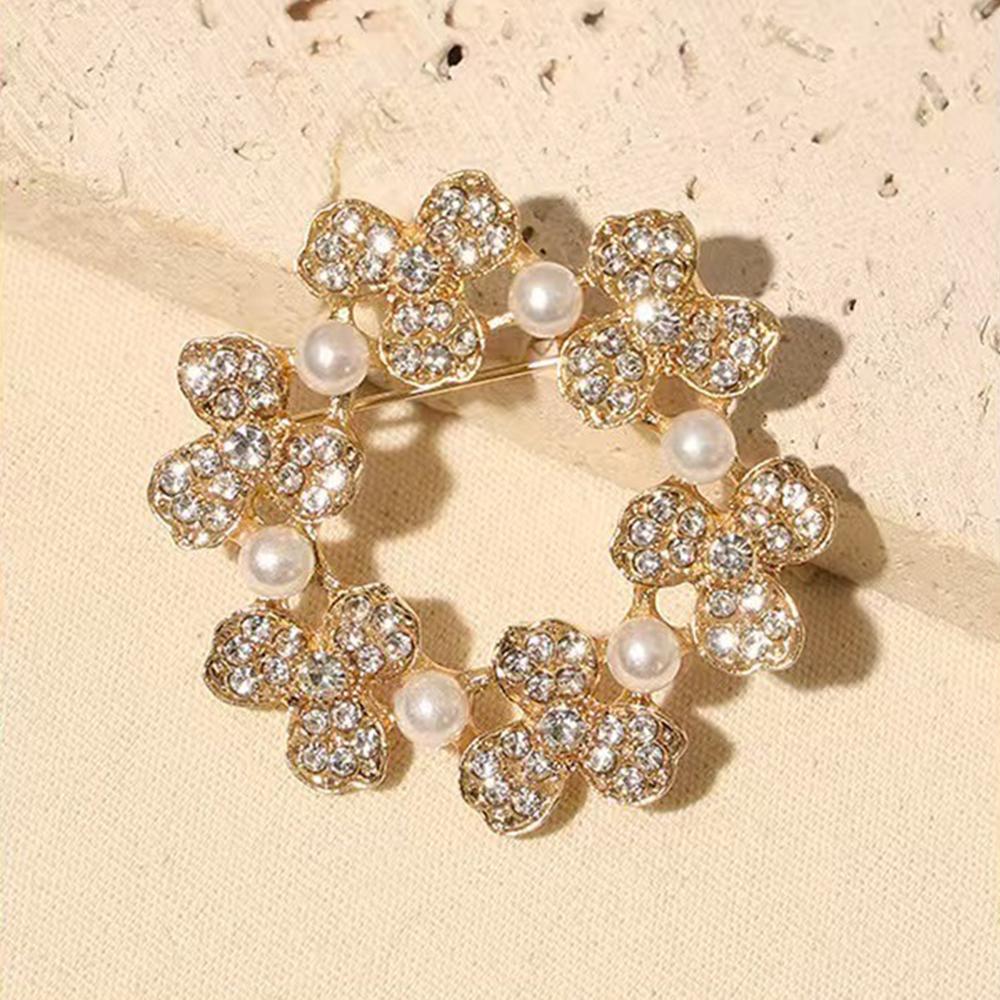 1 шт. Изысканная и привлекающая внимание золотая брошь-аксессуар в виде четырехлистного клевера с имитацией жемчуга, которая оживляет модные наряды