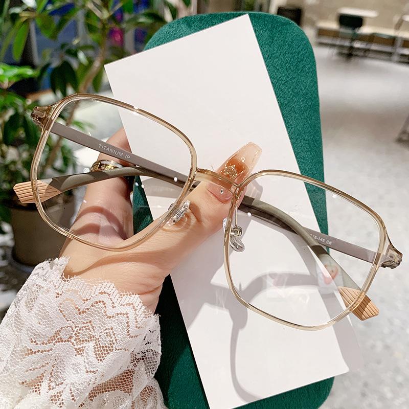 Ultra-Light Anti-Blue Light Square Frame Myopia Glasses For Women'S Advanced Sense Of Whitening Light Tea Large Frame Glasses