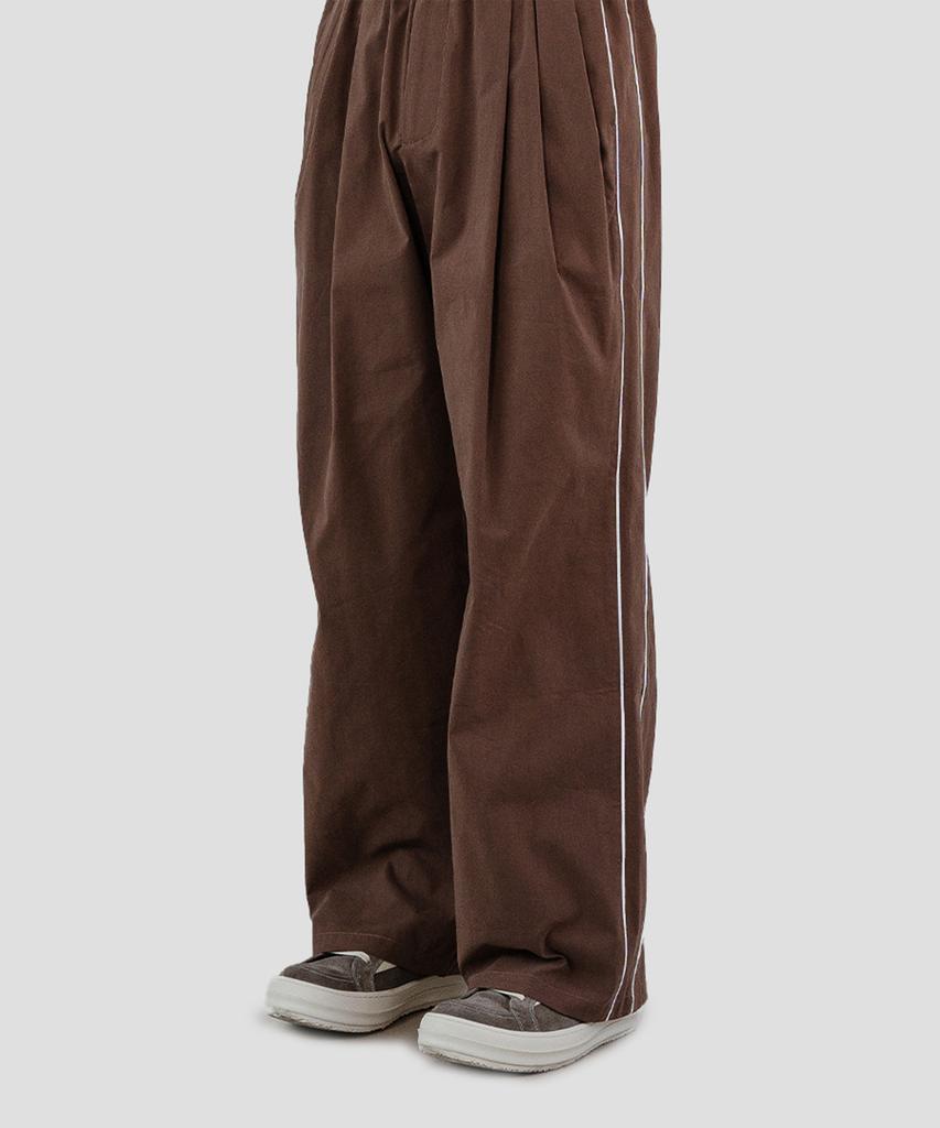 WOOSUK Piping Pleated Wide Pants (Brown)