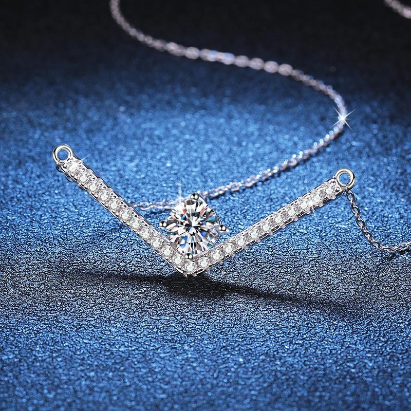 Moissanite Pendant Necklace D Color 1ct V Shaped Letter Collarbone Chain Fashion Jewelry Women