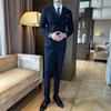 Мужской полосатый двубортный приталенный костюм в стиле business casual