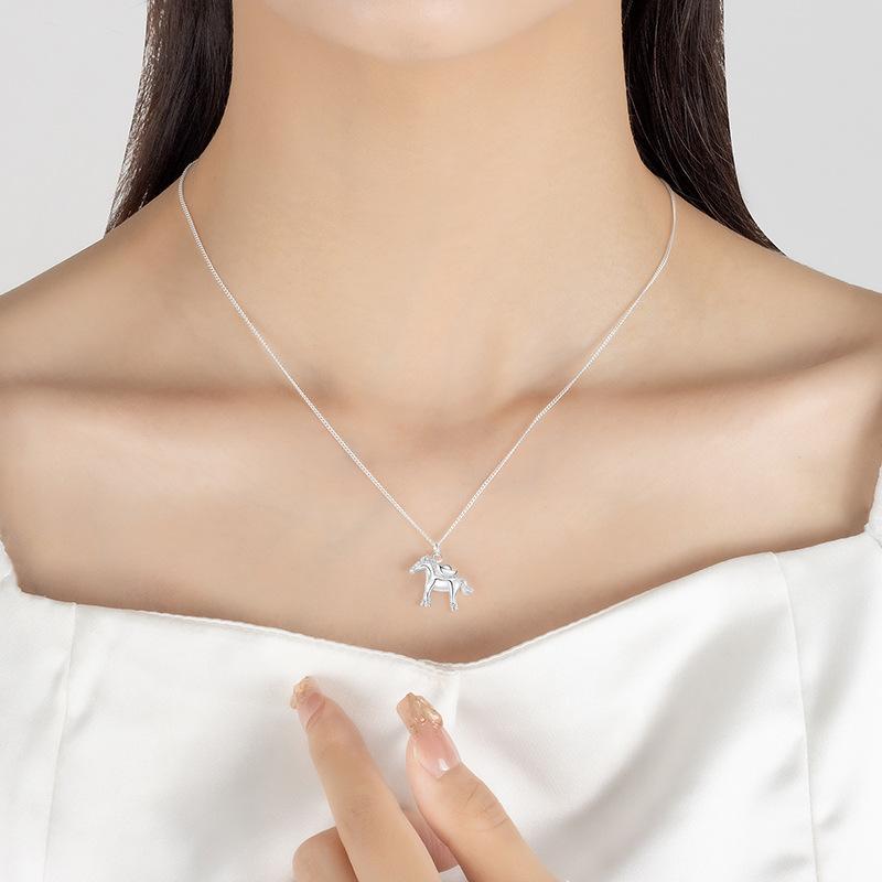 2025 Новый Год Лошади Приносит Богатство Зодиакальное Ожерелье Лошадь 3D Пони и Золотой Слиток Милый Кулон Лошадка