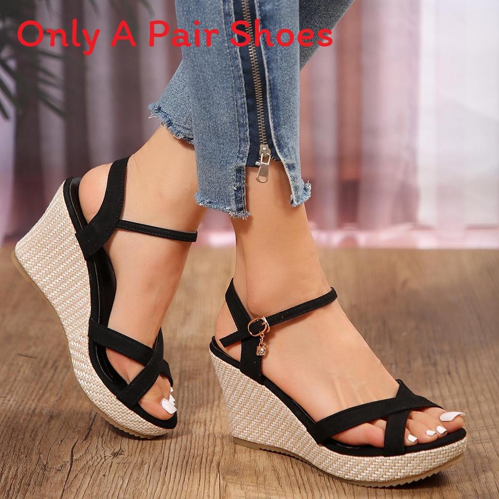 Summer Cross Strap Sandals For Women With Rubber Sole And Pu Upper For Casual Beach Wear