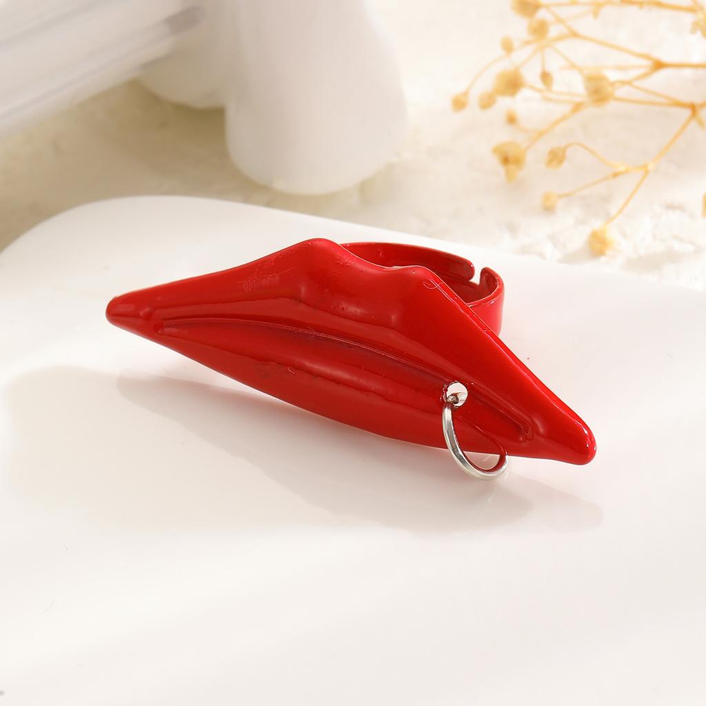 Sexy Big Red Lip Shape Lip Piercing Y2K Finger Ring Geometric Sexy Versatile Jewelry Rings for Women Unique Punk Party Gift