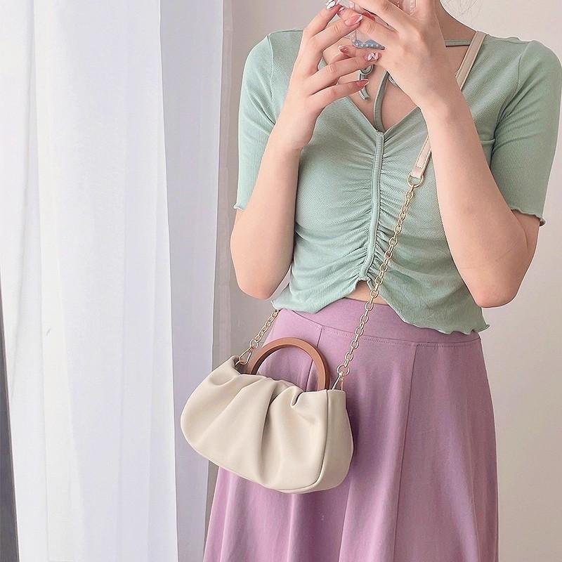 Мини-сумка кроссбоди с уникальным дизайном в виде плиссированных облаков