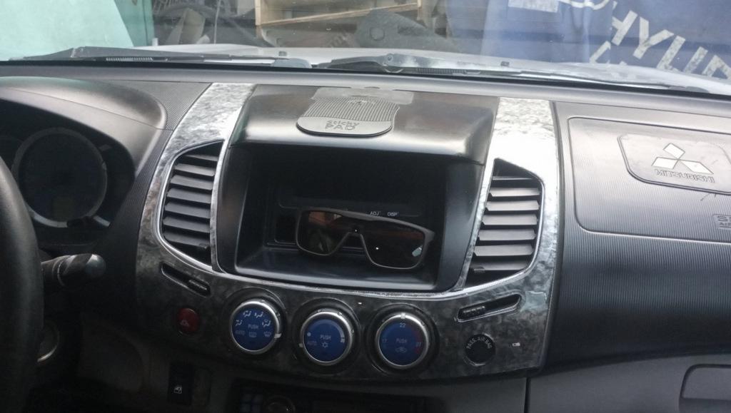 Накладки на панель (11 деталей) Карбон для Mitsubishi L200 2006-2015 гг