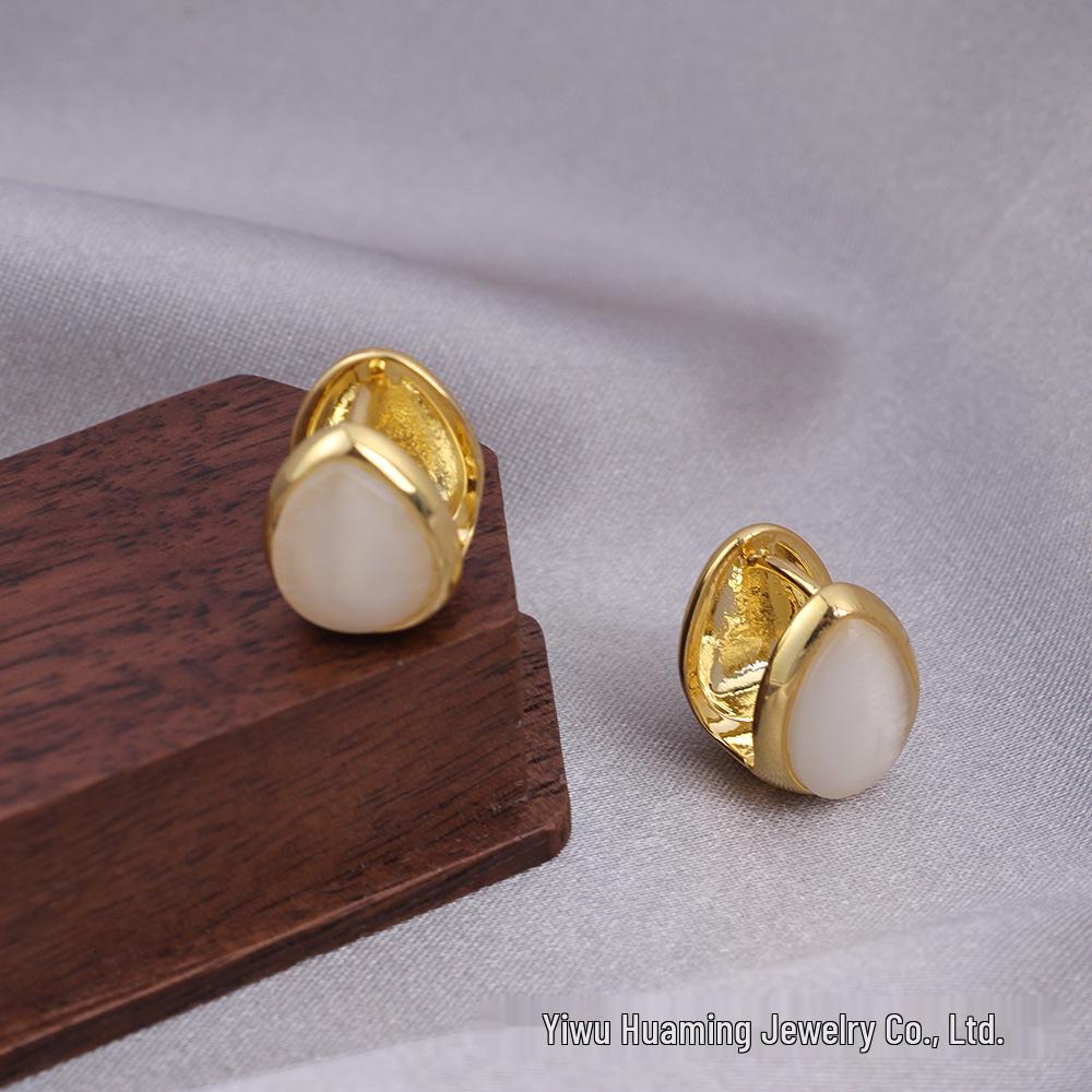 Французские серьги-пусеты с цирконами и бриллиантами в стиле легкой роскоши - Универсальные и трендовые стили