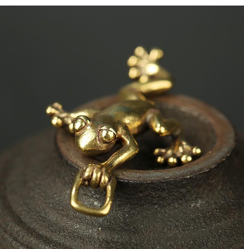 Metal Frog Keychain Pendant DIY Hardware Accessories for Crafting and Decoration Suitable for Various Creative Projects and Personal Use