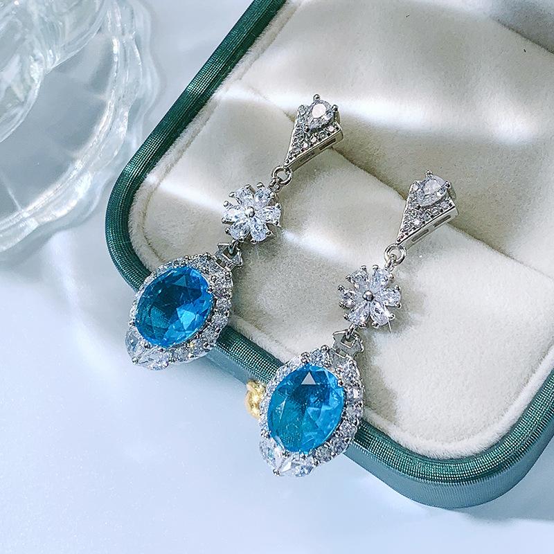 Серьги с топазом London Blue и Swiss Blue, инкрустированные цирконами. Изящные женские серьги