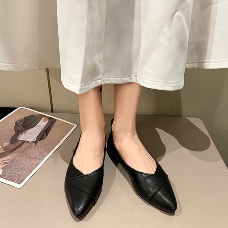 Модная осенняя женская обувь на плоской подошве с острым носком, слипоны, женская модная одинарная обувь, мягкая подошва, с мелким вырезом