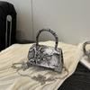 Summer New Temperament Fashion Design Snake Pattern Simple Texture Portable Crossbody Shoulder Small Square Bag Woman