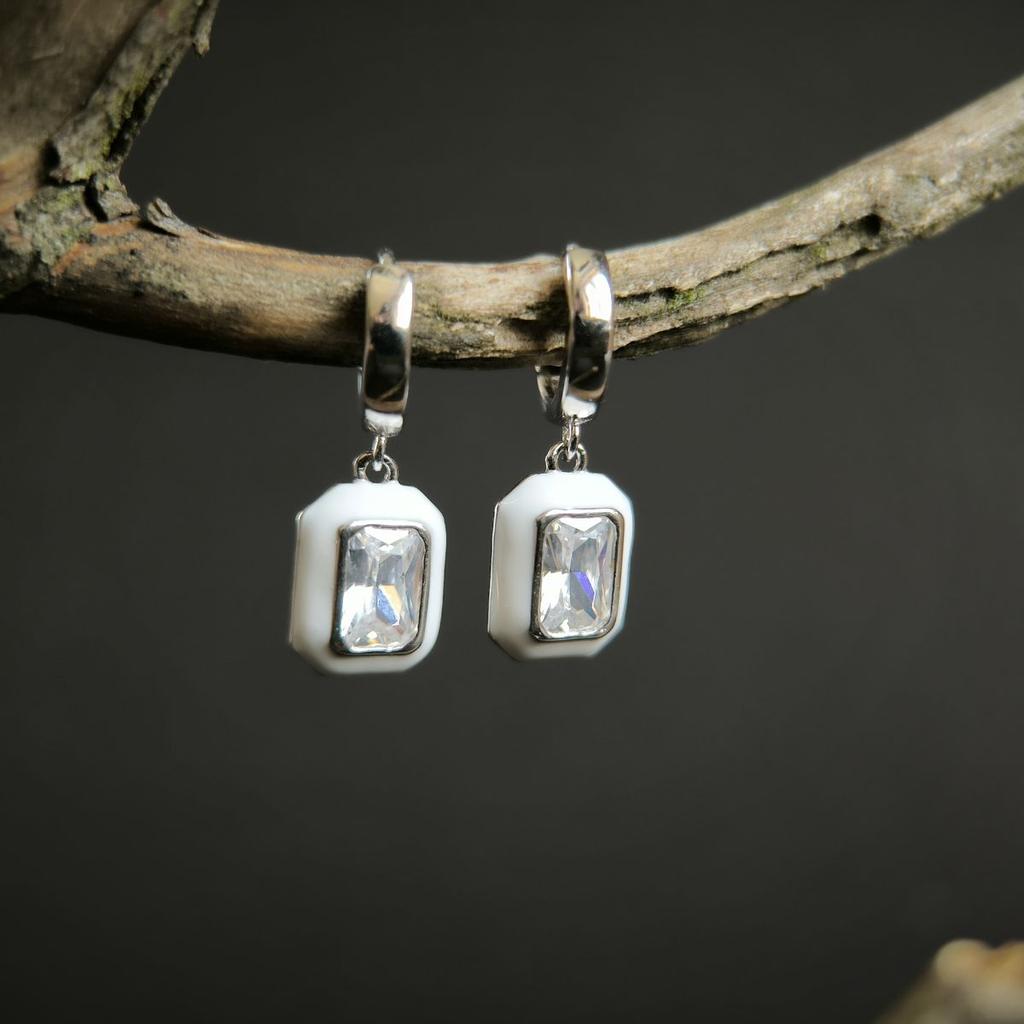 Серебряные серьги с фианитами, емаллю (2185901)