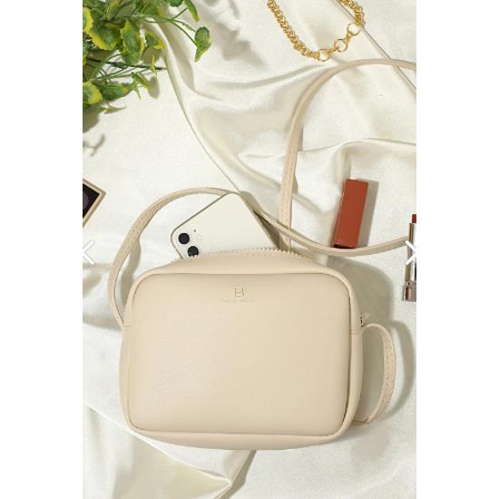 Женская оригинальная мини-городская сумка через плечо на молнии с регулируемым ремешком, модель, рука и сумка через плечо