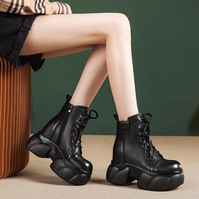 Женские ботинки мартин на платформе из натуральной кожи на массивном клиновидном каблуке – увеличивающие рост ботильоны для осени и зимы