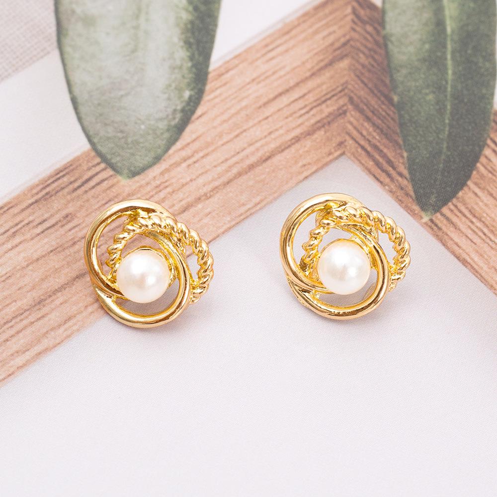 Европейская и американская мода, серьги-пусеты из цинкового сплава с жемчугом, обернутые в виде скрутки