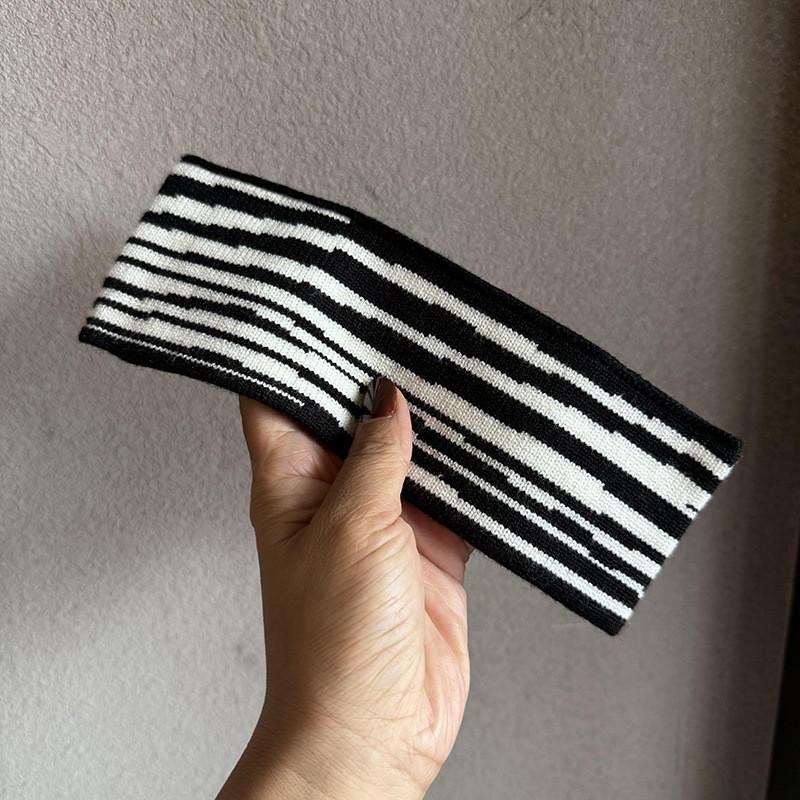 Korean Style Knit Zebra Pattern Hair Band With Wide Edging For Women And Men