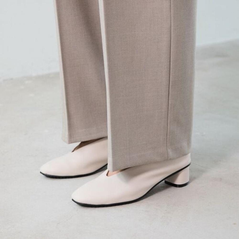 Jisyu Leather Levi Chunky Heel Pumps