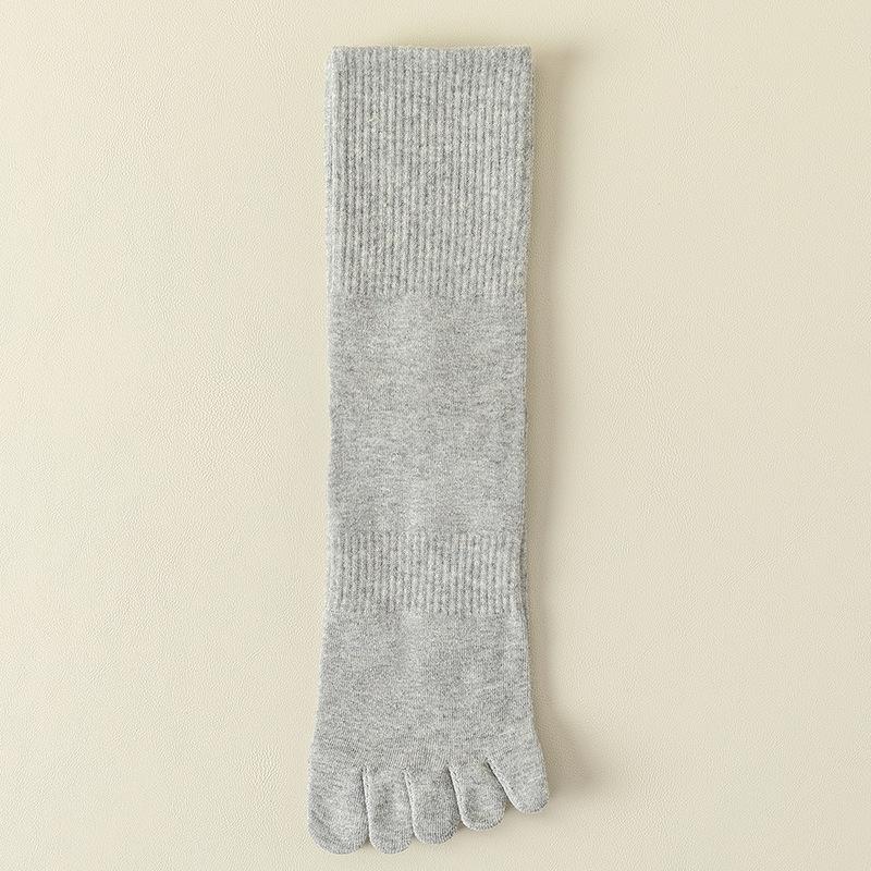 Men's Split-Toe Knee-High Socks - Breathable, Sweat-Wicking, Solid Color, Anti-Athlete's Foot, Ideal for Spring and Autumn Sports.