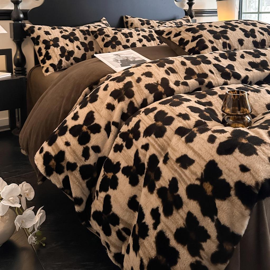 Premium Leopard Print Velvet Fleece 4-Piece Set: Winter Stain-Resistant, Double-Sided Coral Fleece, Warm Duvet Cover Bed