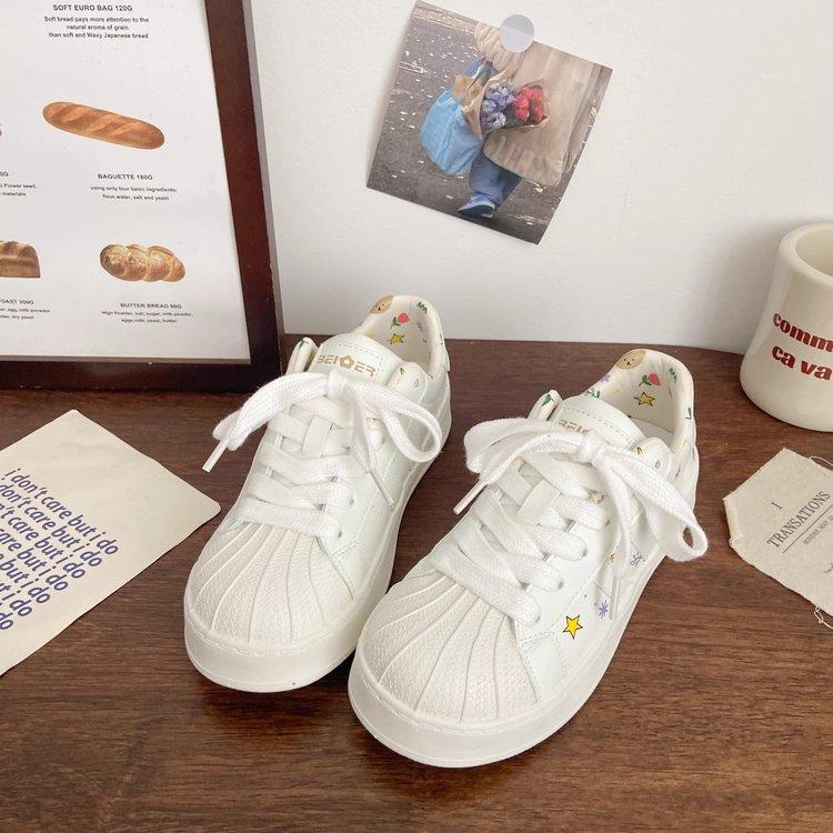 Туфли-ракушки, повседневные маленькие белые туфли, весна 2024, новая обувь, женская мода, ins, трендовые спортивные кеды на платформе, женская обувь