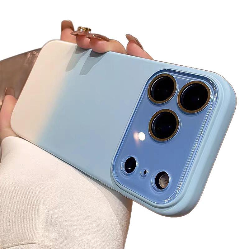 Градиентный силиконовый чехол для iPhone 16 Pro Max с большим окошком и защитной пленкой для объектива.