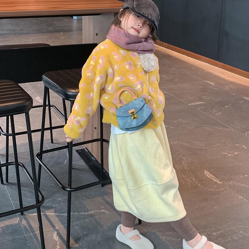 Adorable Mini Shoulder Bag For Kids Featuring Trendy Geometric Design And Stylish Colors