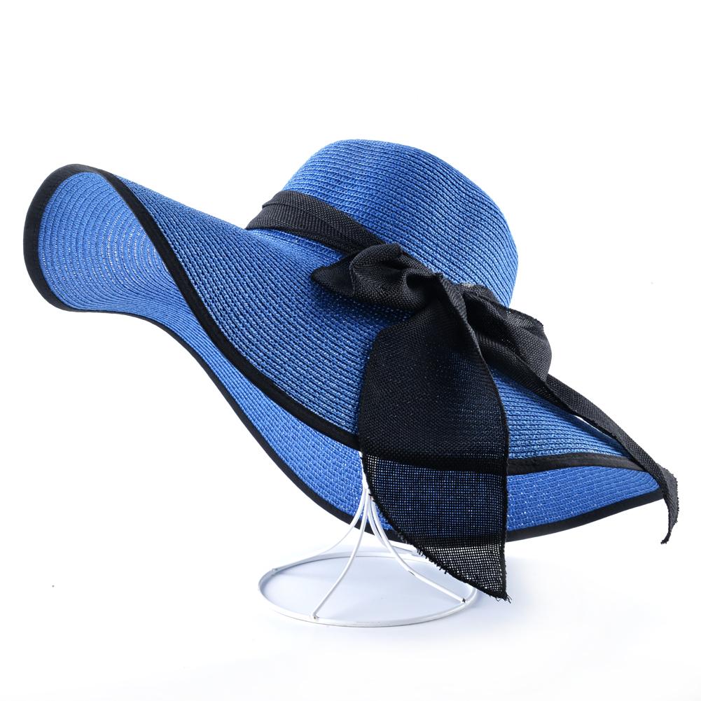 Соломенная шляпка для пляжного сезона