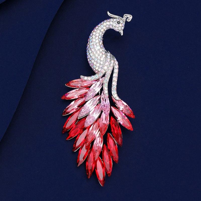 The Gradient Crystal Peacock Brooch Is A Fashionable, Elegant and Exquisite Brooch with A Niche Design Sense