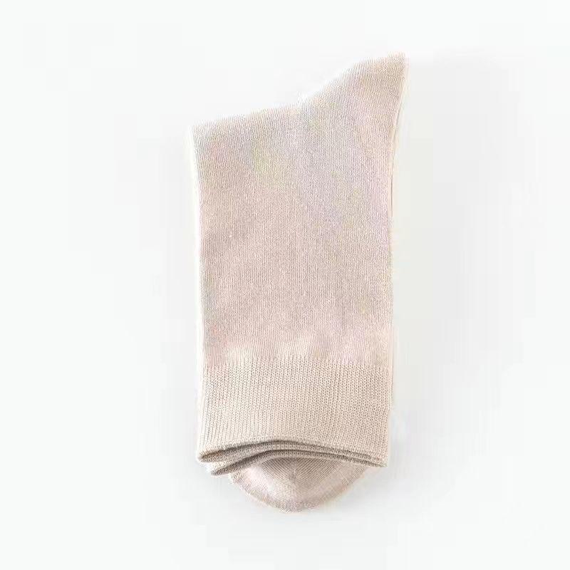 Мужские универсальные черные носки средней длины — однотонные, дезодорирующие, впитывающие пот, идеально подходят для весны, осени и лета.