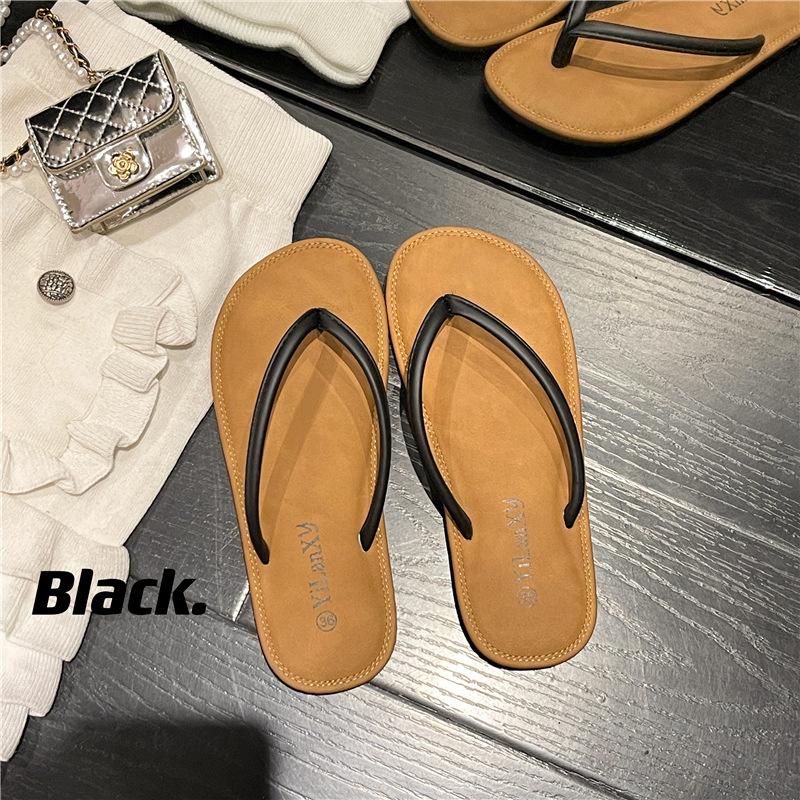 Шлепанцы женские модные для улицы 2025 лето крутые тапочки студенческие простые нескользящие щиплют ногу пляжные шлепанцы