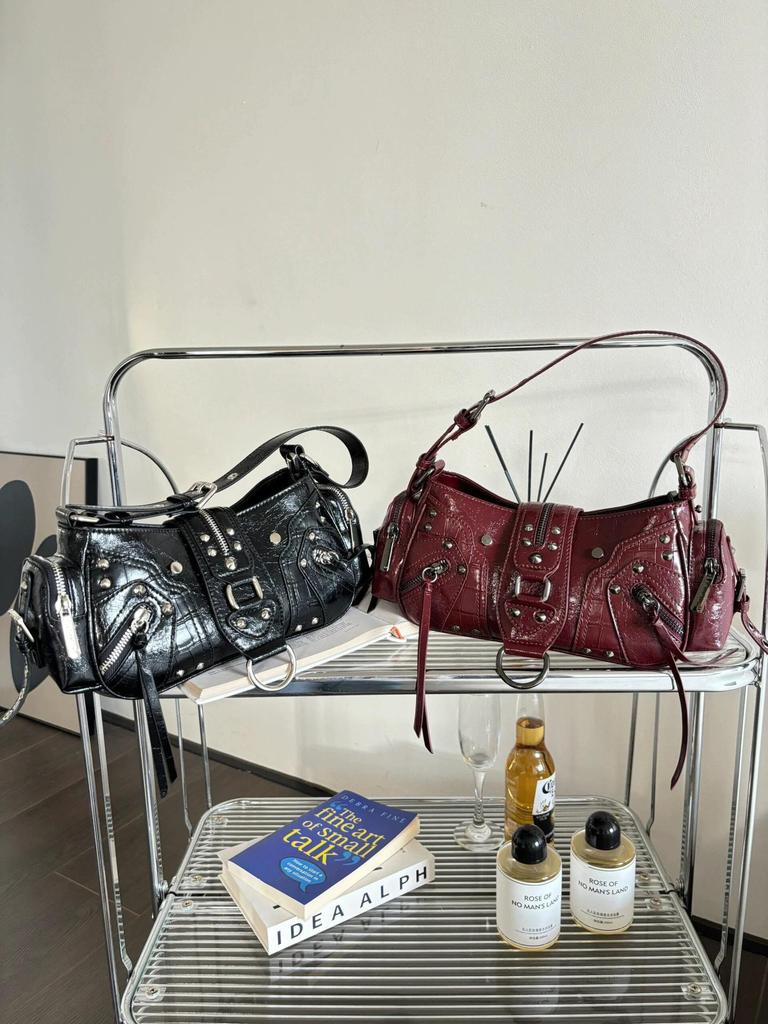 Y2K High-End Women's Crossbody Bag: Fashionable Motorcycle-Inspired Single Shoulder Bag for 2024