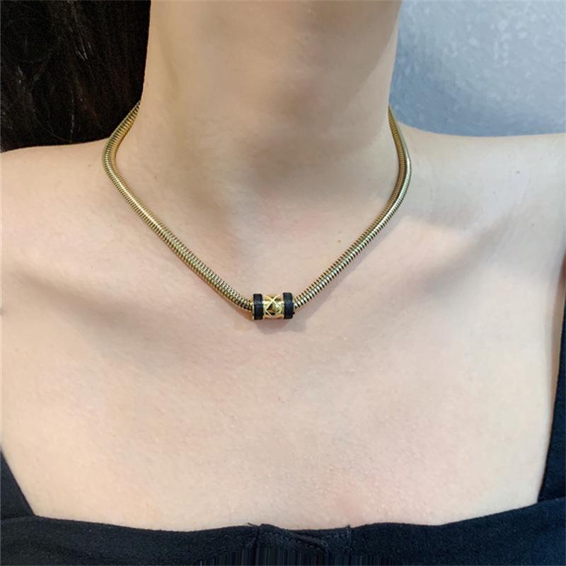 Европейско-американское массивное колье из змеиной кости: Маленькая талия, хип-хоп стиль, ювелирные изделия из нержавеющей стали для женщин