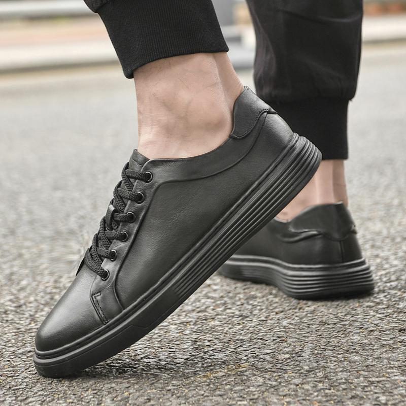 Classic Men Lace-Up Sneakers Versatile Man Walk Skateboarding Shoes New Travel Vulcanize Footwear Stylish Mens Casual Shoes