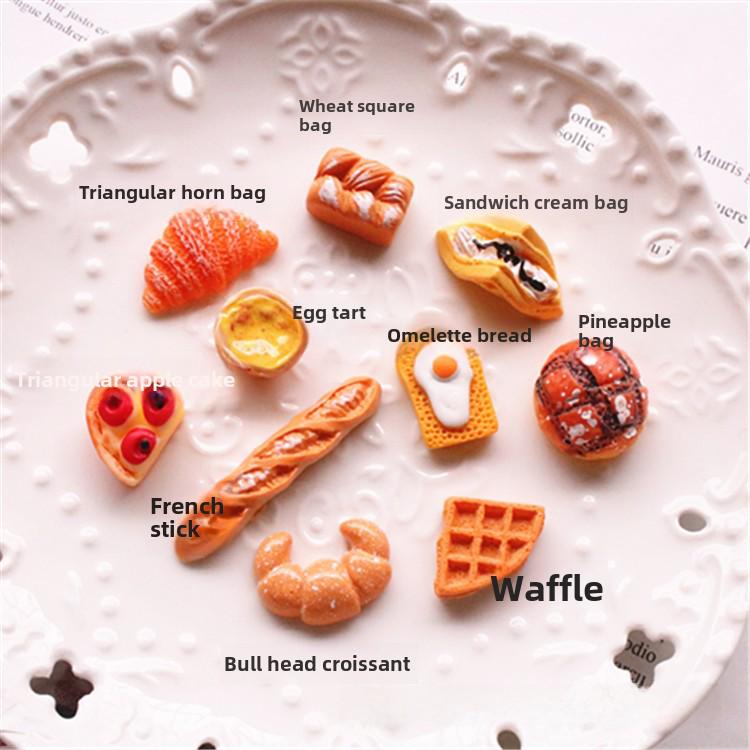 «Украшения ручной работы на тему еды»: Аксессуары для телефона в виде хлеба, яичного пирога и багета, материал для самостоятельного изготовления из смолы