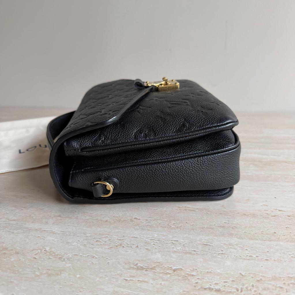 [Pre-Owned] Louis Vuitton Pochette Metis 'Black Monogram Embossed Empreinte Cowhide Leather' - Excellent #17ED7LP