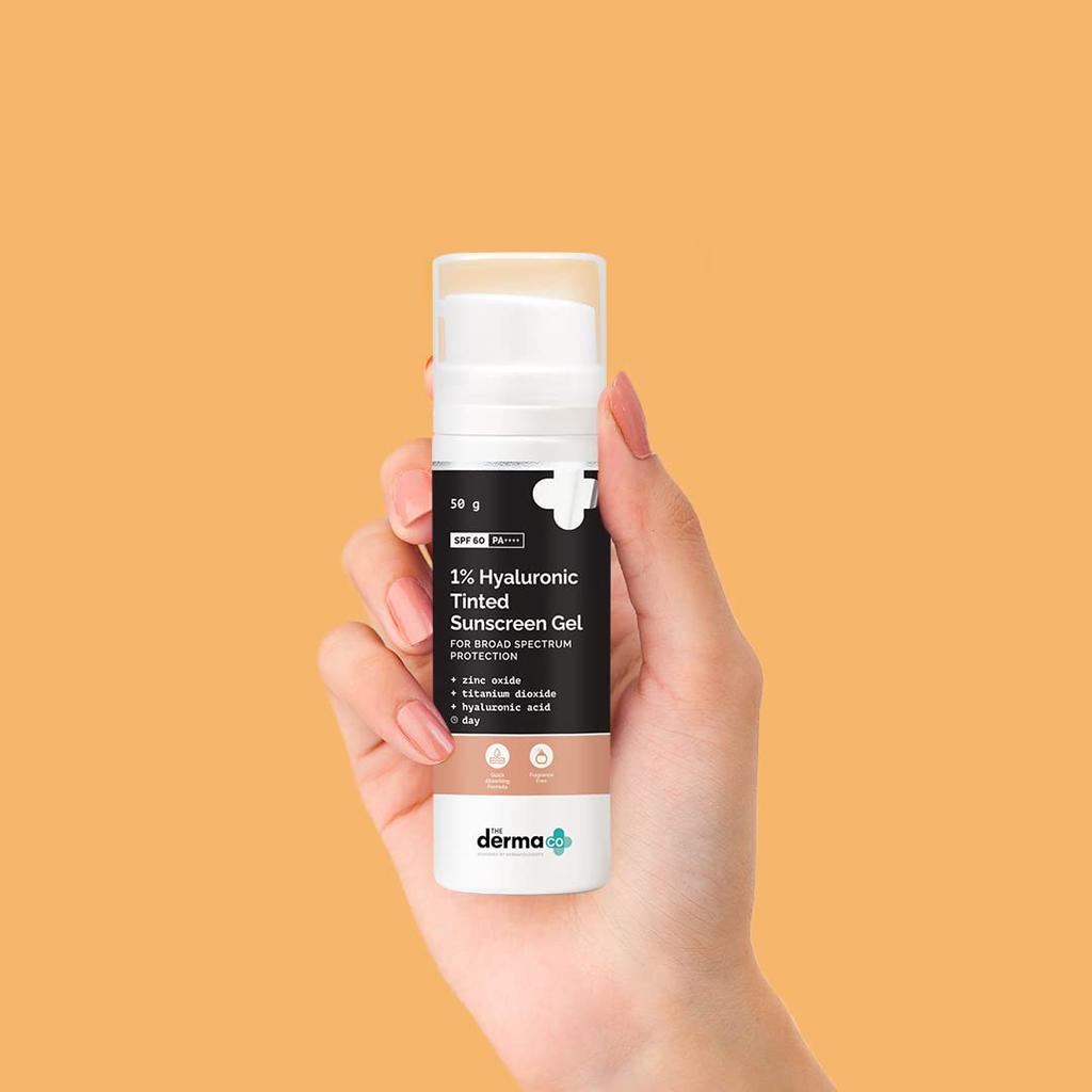 Гель-солнцезащитное тонирующее The Derma Co с 1% гиалуроновой кислоты SPF 60 PA++++ | Не оставляет белых следов | Легкий | Широкий спектр защиты | 50 г