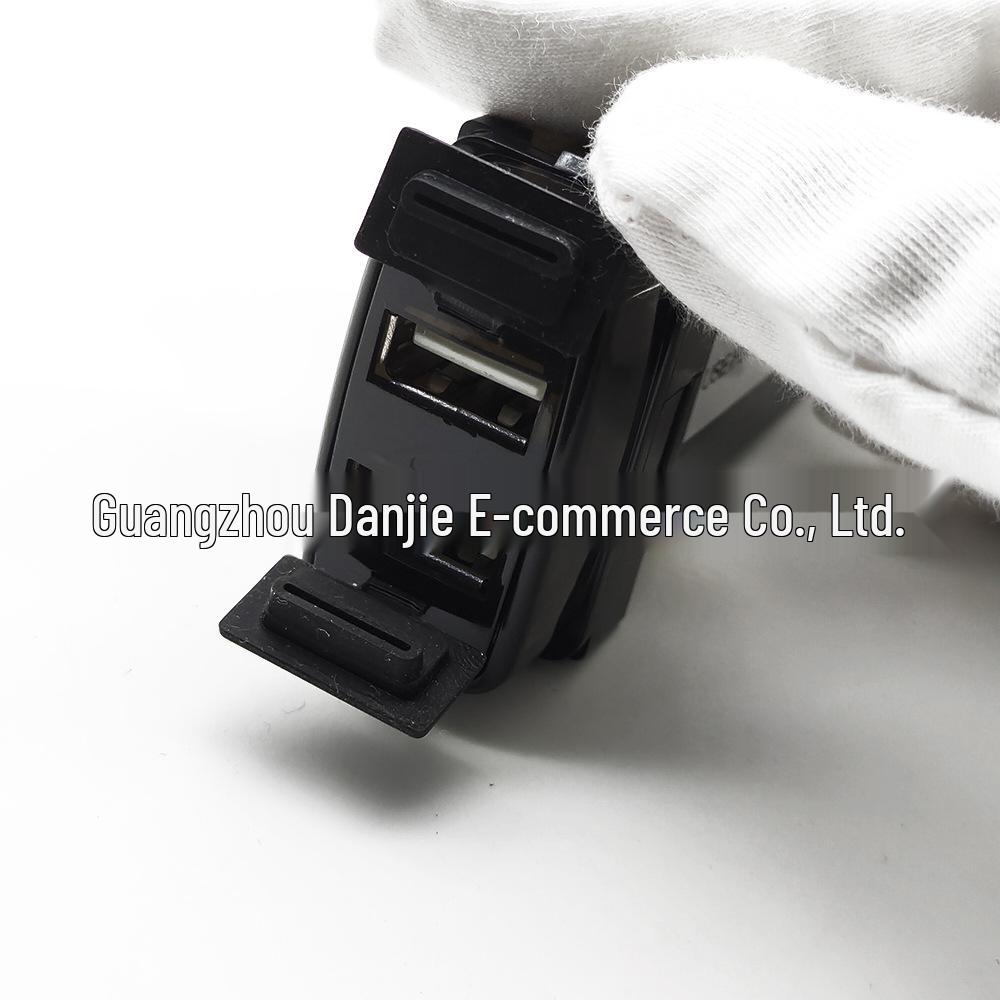 Двойное USB-автомобильное зарядное устройство, Зарядное устройство для мобильного телефона с питанием от блока предохранителей, для Mitsubishi Pajero Sport 2011-2015