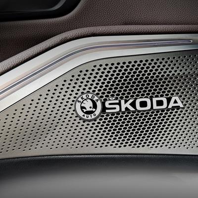 FGD3 4 шт. для логотипа Fabia Superb Kamiq Kodiak Yeti Octavia Karoq RS Наклейки на внутренние динамики автомобиля Значок аудиозвука Стереонаклейка