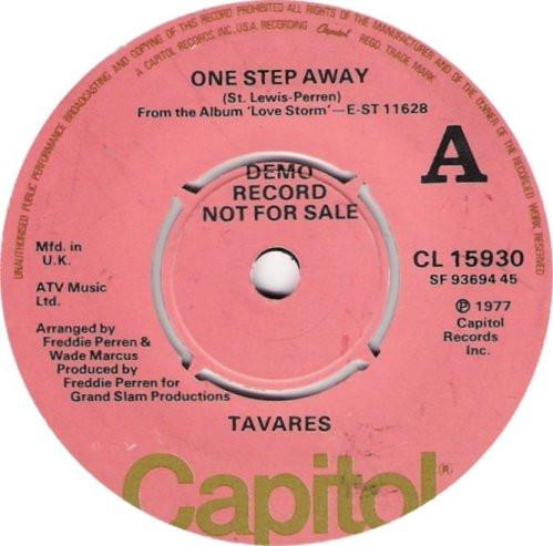 7-дюймовая пластинка TAVARES One Step Away CL15930PROMO Capitol Records 1977 UK SoulFunk Б/у