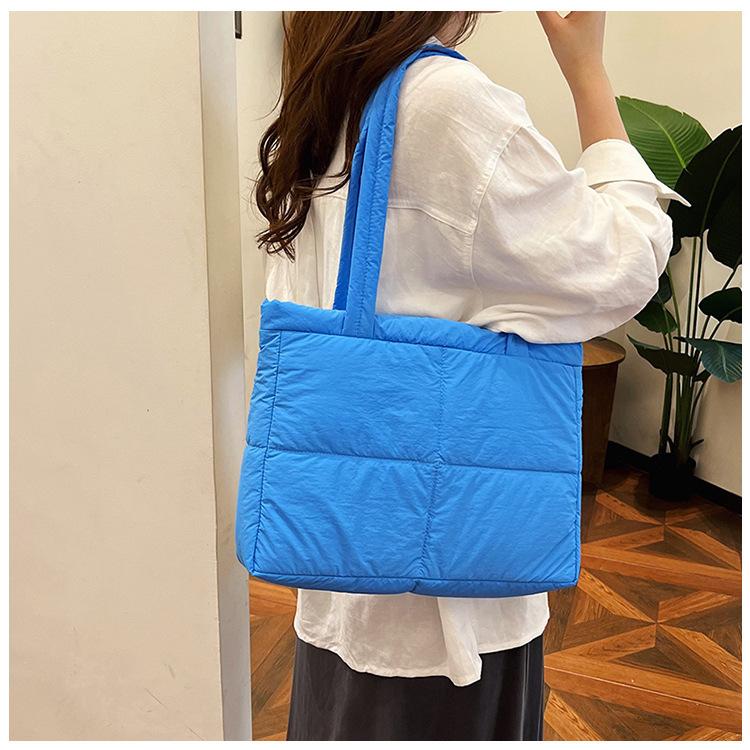 Корейская мода! Новая универсальная сумка через плечо с ромбовидным квадратным плетением, выполненная из хлопкового пуха, невероятно привлекательна.