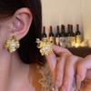 Роскошные серьги-пусеты с жемчугом и цветами: Шикарный европейский и американский металлический дизайн для женщин