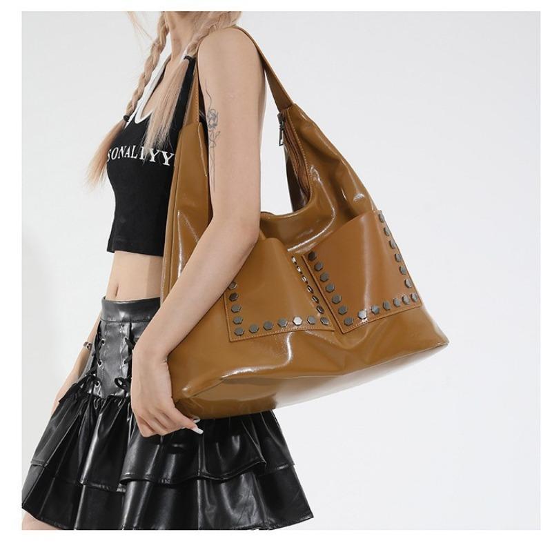 Ретро сумка женская большой вместимости новая летняя универсальная на плечо сумка для покупок заклепки сумка-тоут для通勤